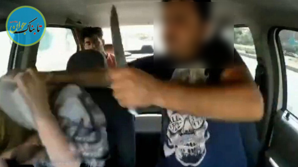 وقتی راننده قصد بریدن سر مسافر را مقابل سرنشینان میکند! + تصاویر وقتی راننده قصد بریدن سر مسافر را مقابل سرنشینان میکند! + تصاویر