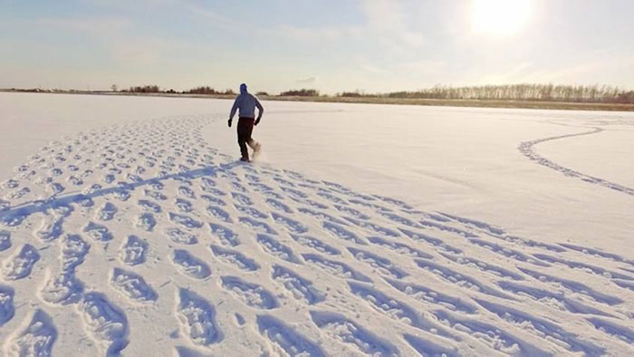 راه رفتن روی برف