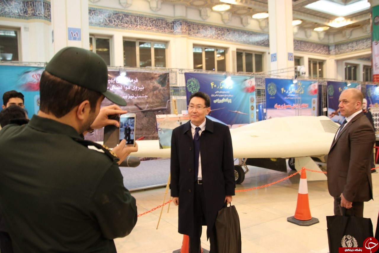 سلفی خارجی ها با دستاوردهای نظامی ایران +تصاویر سلفی خارجی ها با دستاوردهای نظامی ایران +تصاویر