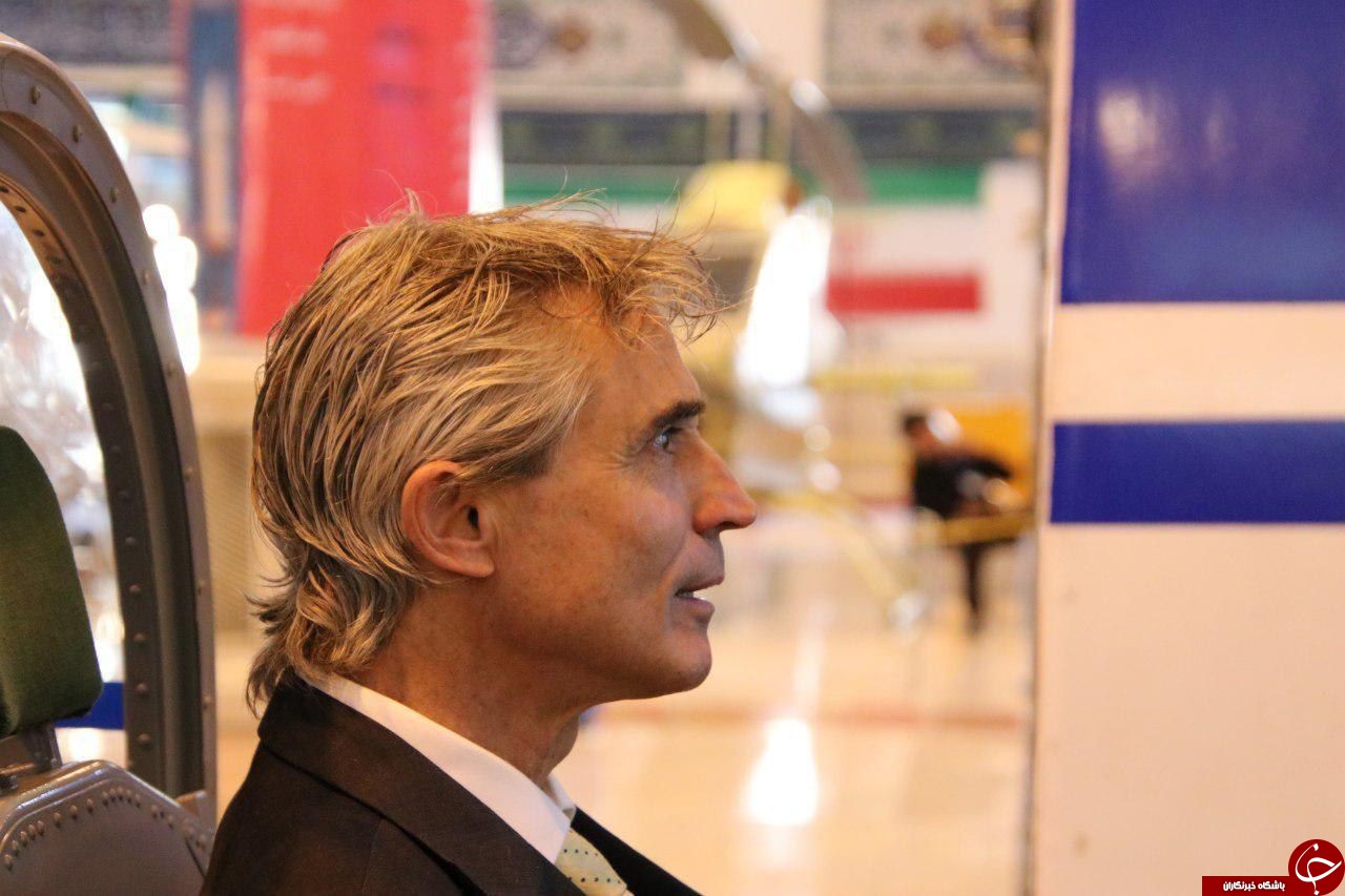 سلفی خارجی ها با دستاوردهای نظامی ایران +تصاویر سلفی خارجی ها با دستاوردهای نظامی ایران +تصاویر